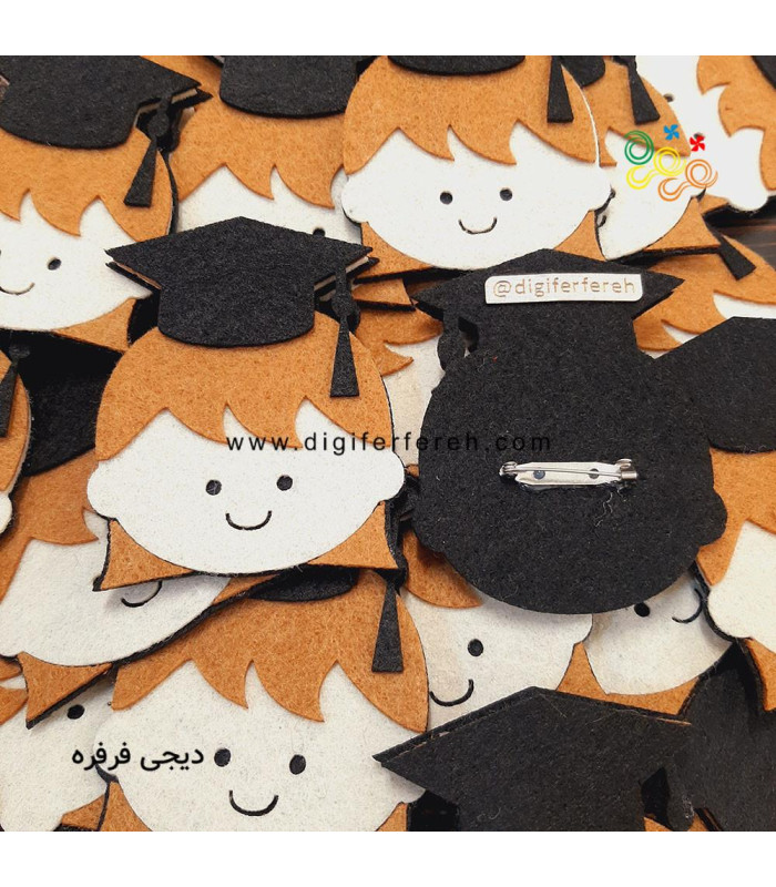 پیکسل سر دختر فارغ التحصیل