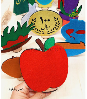 هفت سین روی پایه ی چوبی