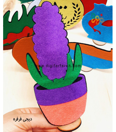 هفت سین روی پایه ی چوبی
