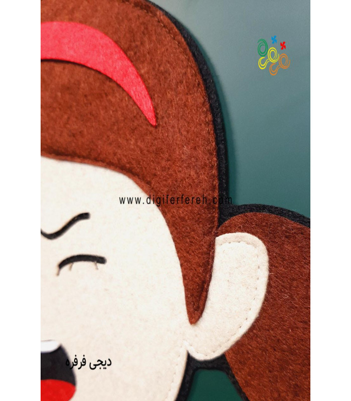 دختر در حال سرفه